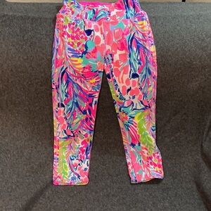 Lilly Pulitzer Luxletic capri leggings in the "Gumbo Limbo" print